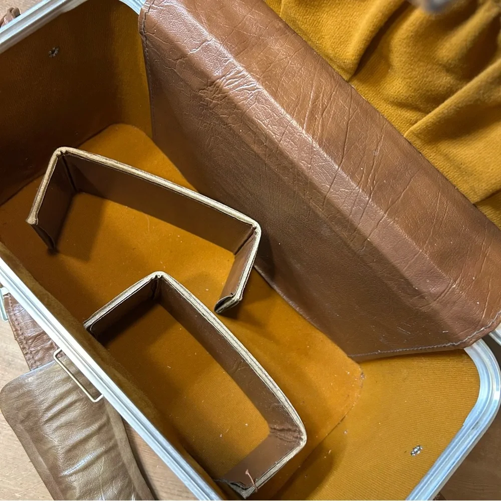 Vintage 1960s / 1970s Brown Faux Leather Camera Carrying Case
